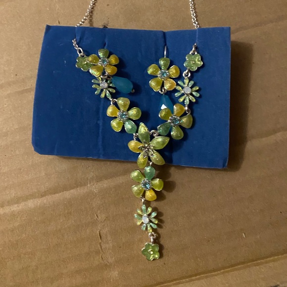 Avon Jewelry - Avon Green and Yellow Floral Necklace